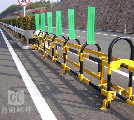 瑞金公路活動護欄